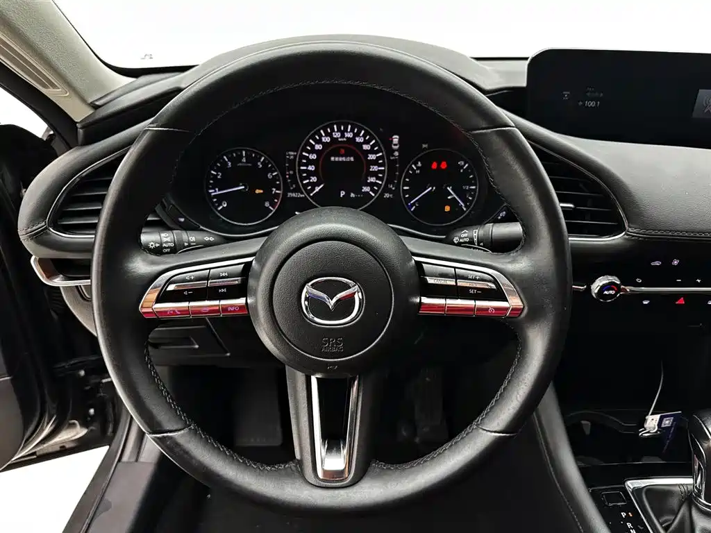 Mazda 3 Axela — фото 17