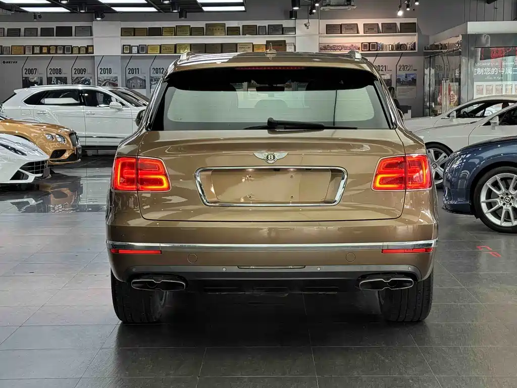 Bentley Bentayga — фото 5