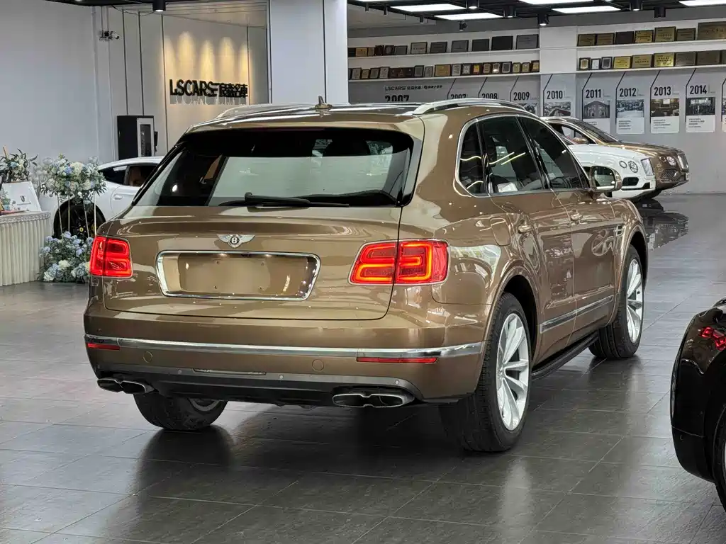 Bentley Bentayga — фото 6