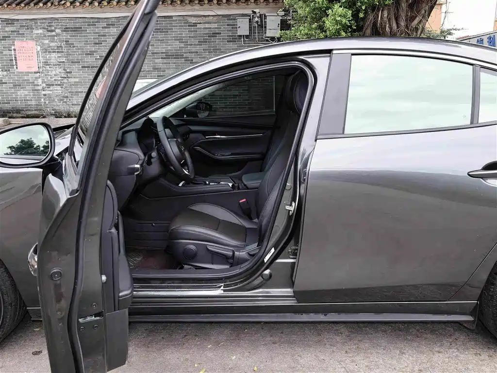 Mazda 3 Axela — фото 16