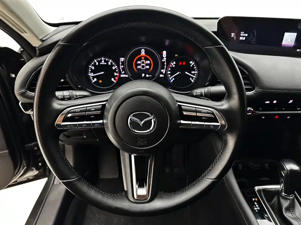 Mazda 3 Axela — фото 16