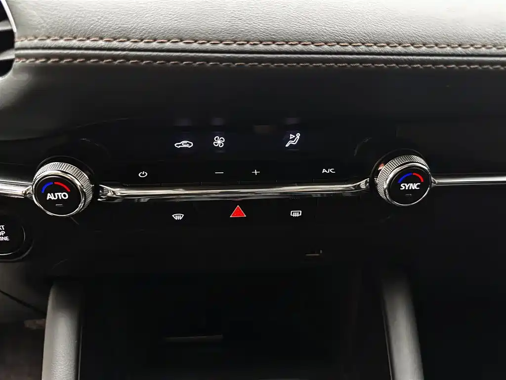 Mazda 3 Axela — фото 18