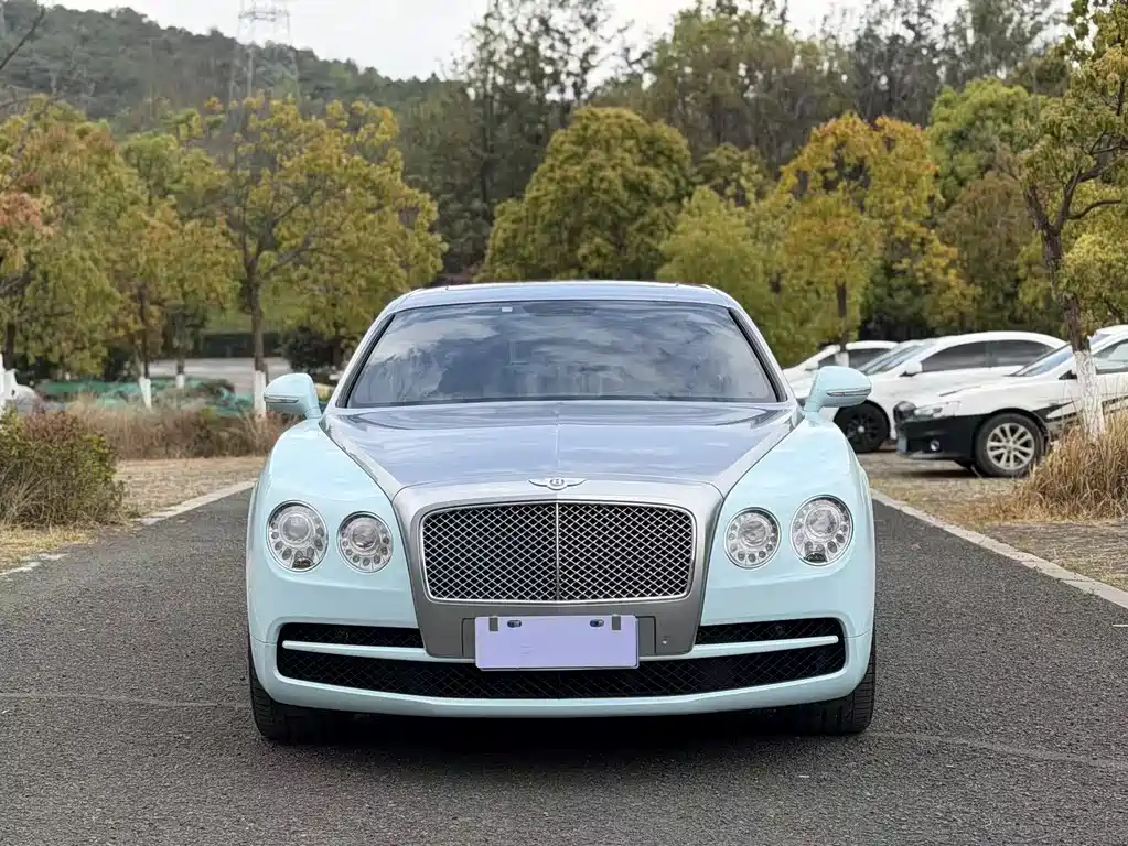 Bentley Flying Spur — фото 2