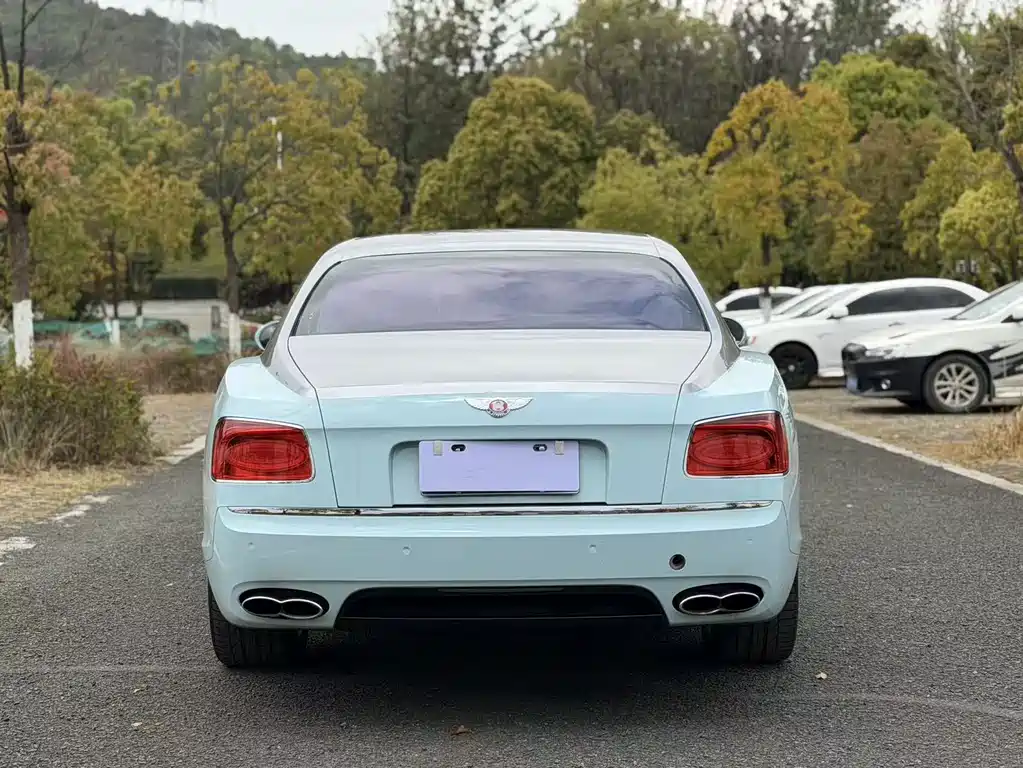 Bentley Flying Spur — фото 4