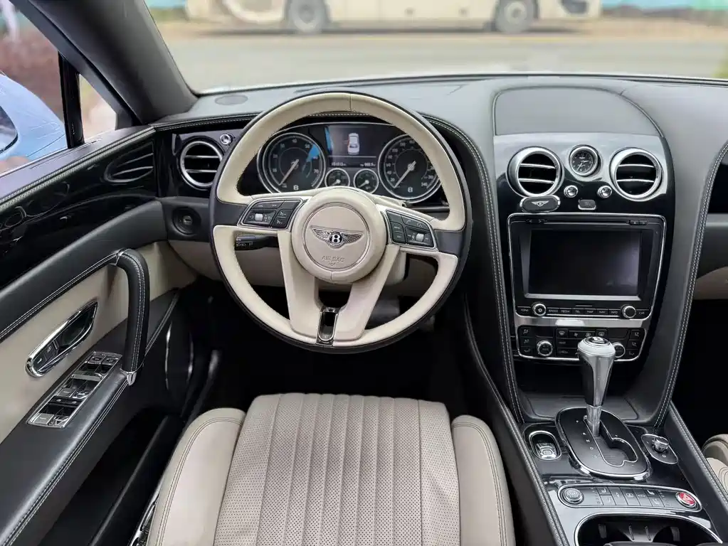 Bentley Flying Spur — фото 7