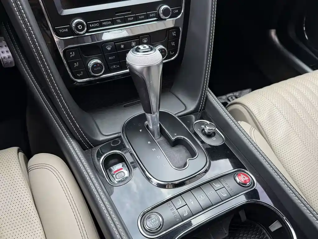 Bentley Flying Spur — фото 8