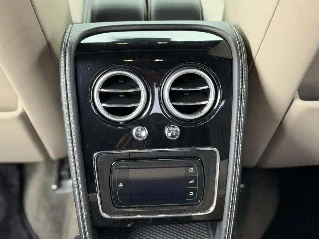 Bentley Flying Spur — фото 9