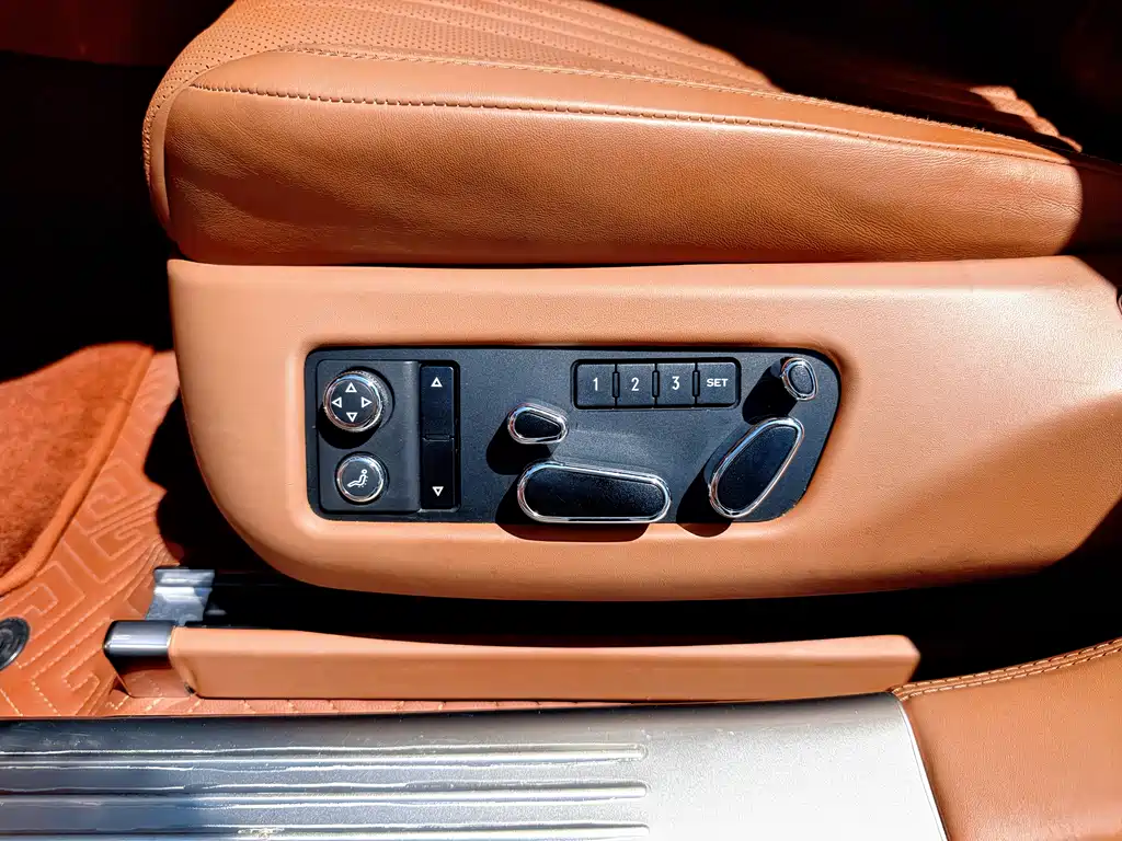 Bentley Flying Spur — фото 40