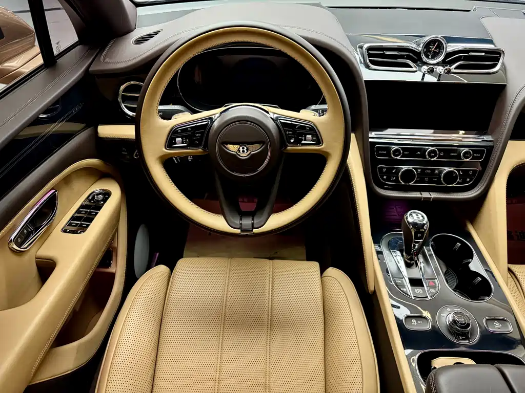 Bentley Bentayga — фото 11