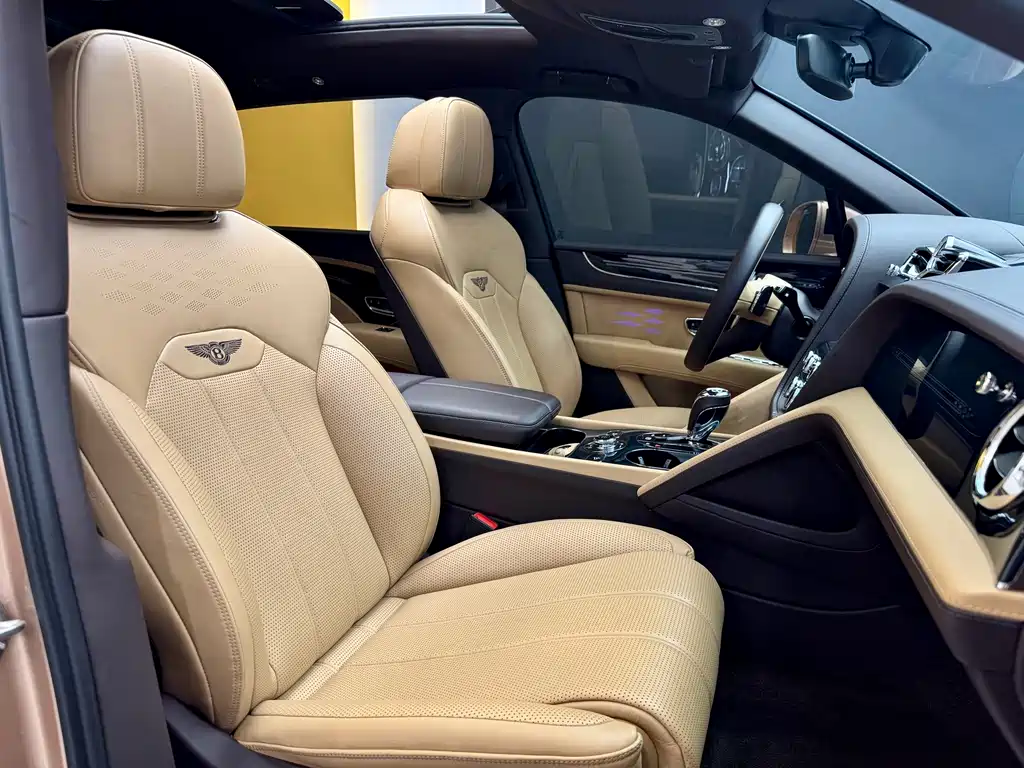 Bentley Bentayga — фото 13