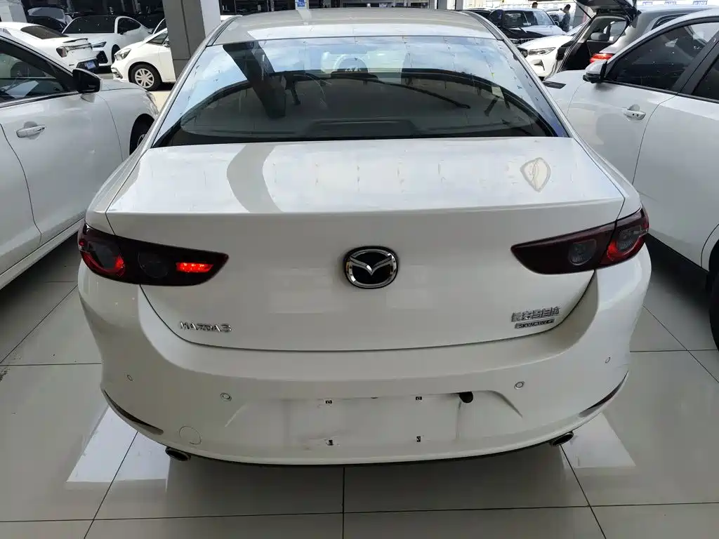 Mazda 3 Axela — фото 4