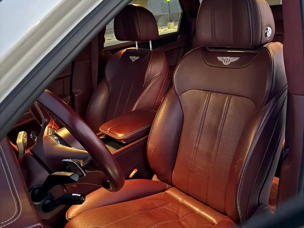 Bentley Bentayga — фото 11