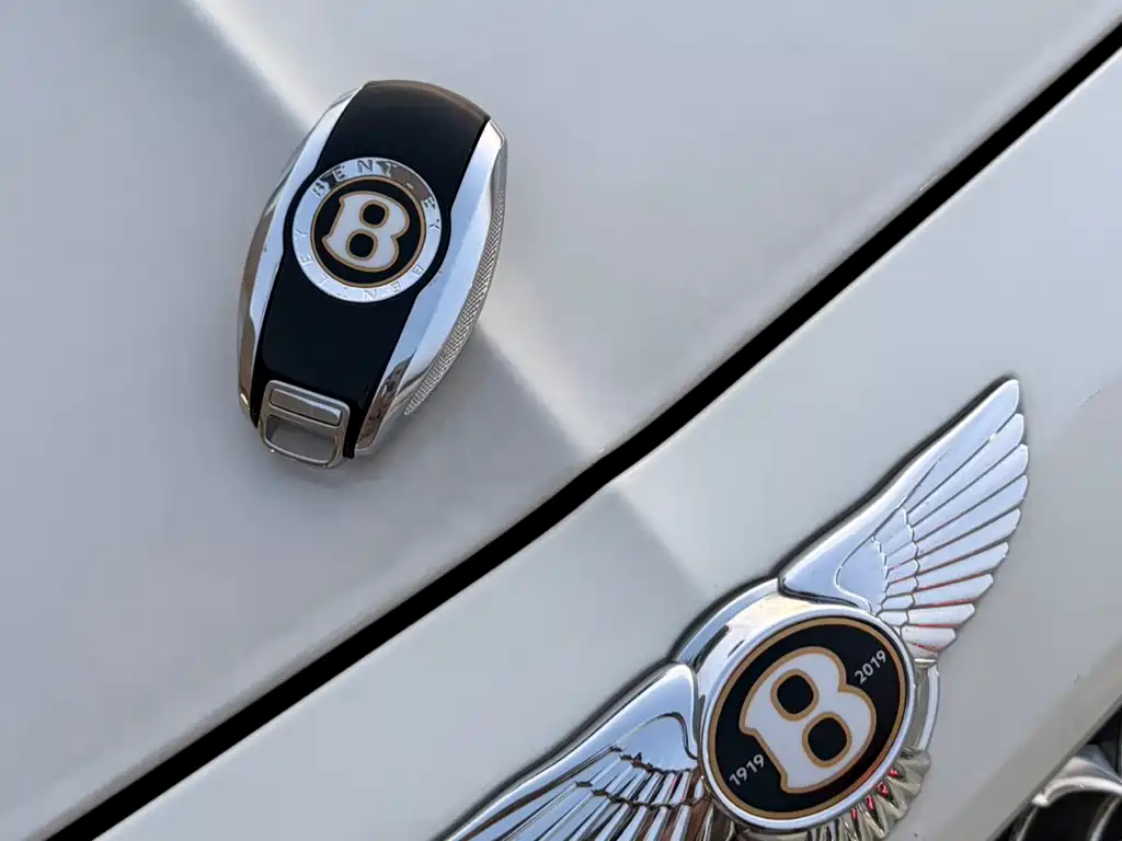 Bentley Bentayga — фото 14