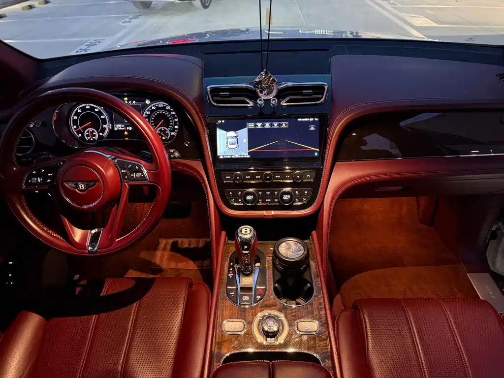 Bentley Bentayga — фото 9