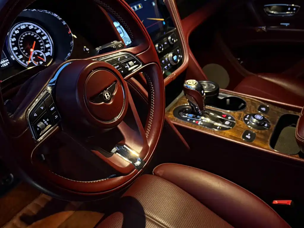 Bentley Bentayga — фото 10