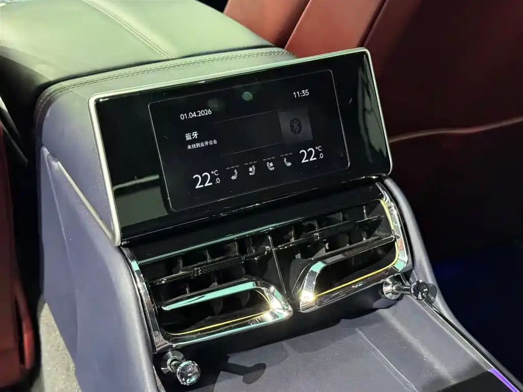 Bentley Flying Spur — фото 13