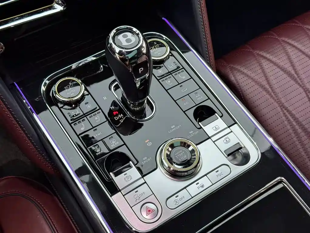 Bentley Flying Spur — фото 14
