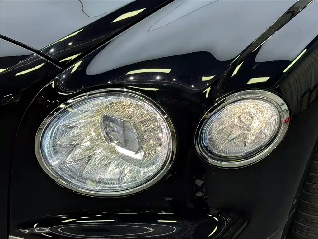 Bentley Flying Spur — фото 21