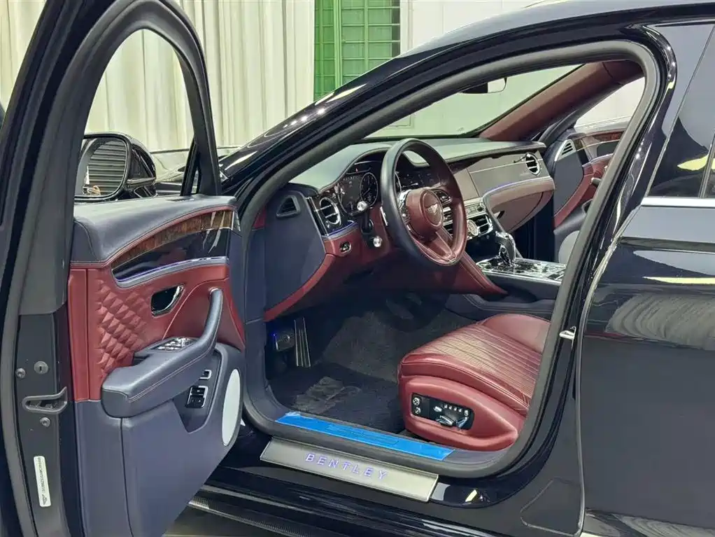 Bentley Flying Spur — фото 4