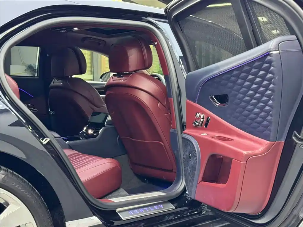 Bentley Flying Spur — фото 8