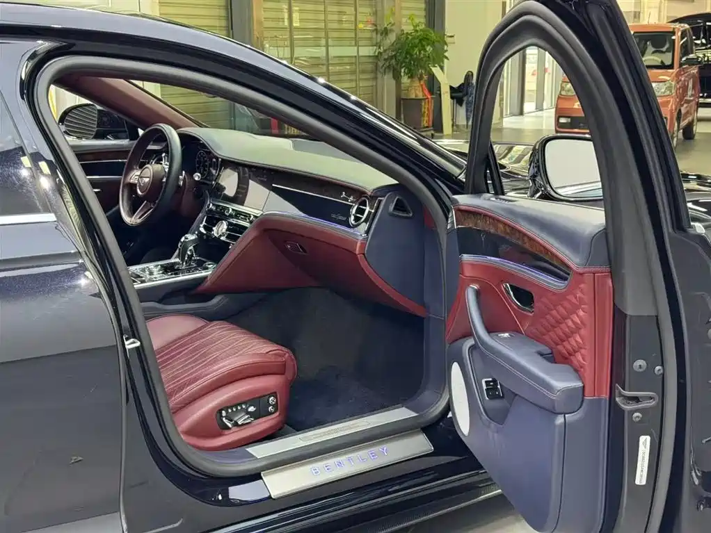 Bentley Flying Spur — фото 9