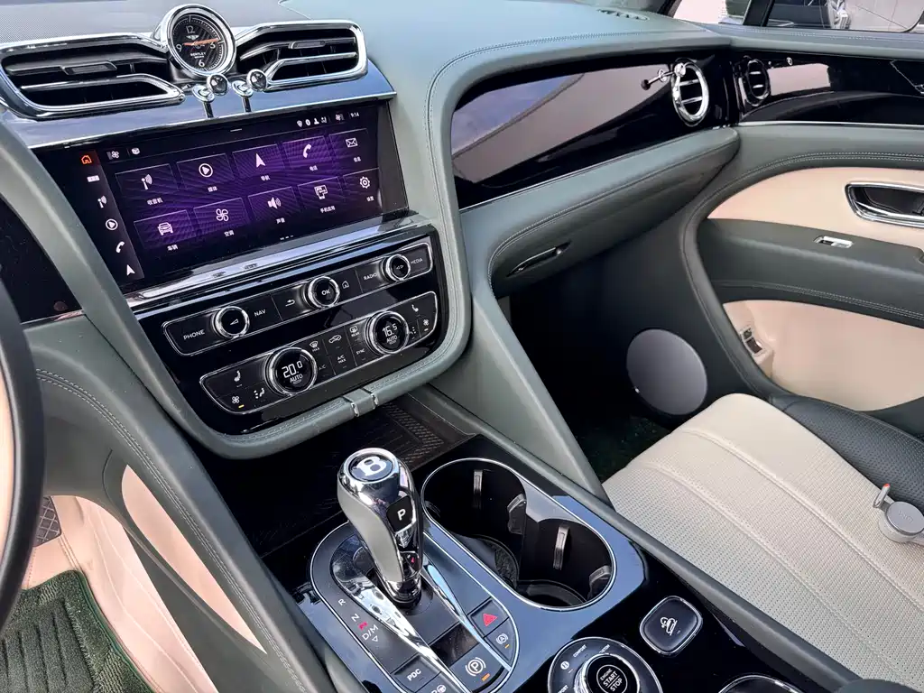 Bentley Bentayga — фото 11
