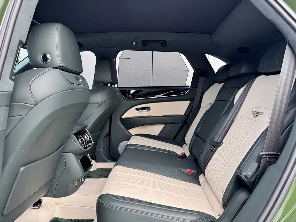Bentley Bentayga — фото 13
