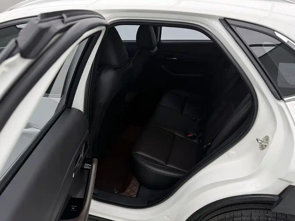 Mazda CX-30 — фото 10
