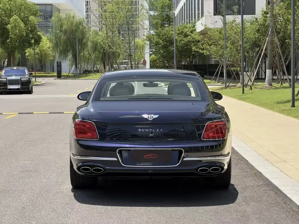 Bentley Flying Spur — фото 4