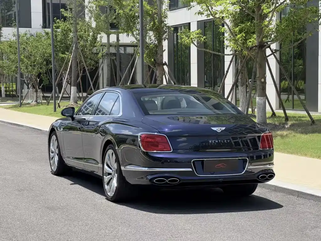 Bentley Flying Spur — фото 5
