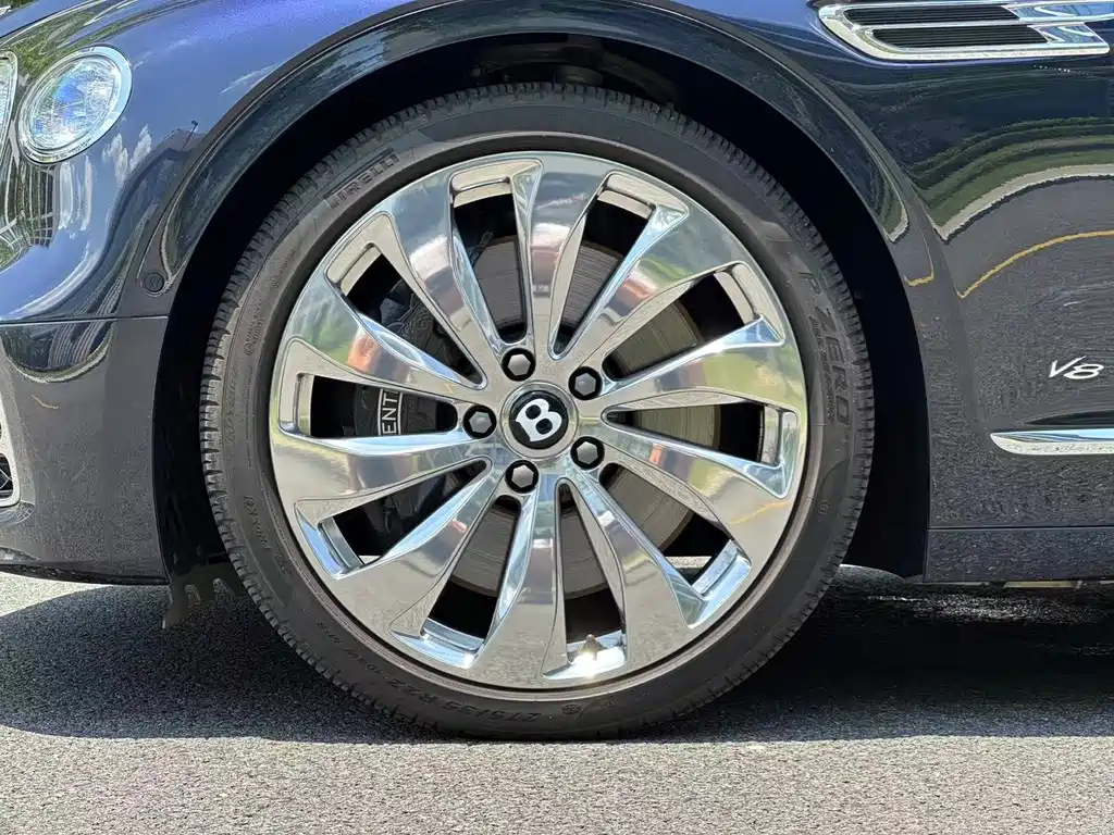 Bentley Flying Spur — фото 8