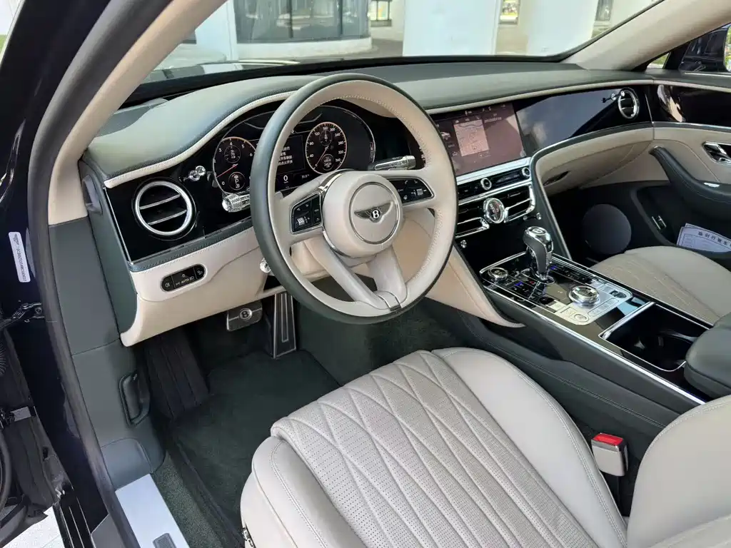Bentley Flying Spur — фото 9