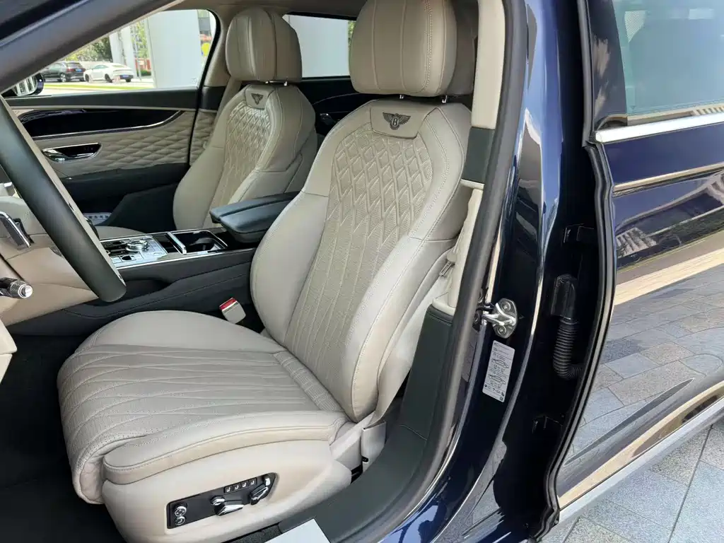 Bentley Flying Spur — фото 10