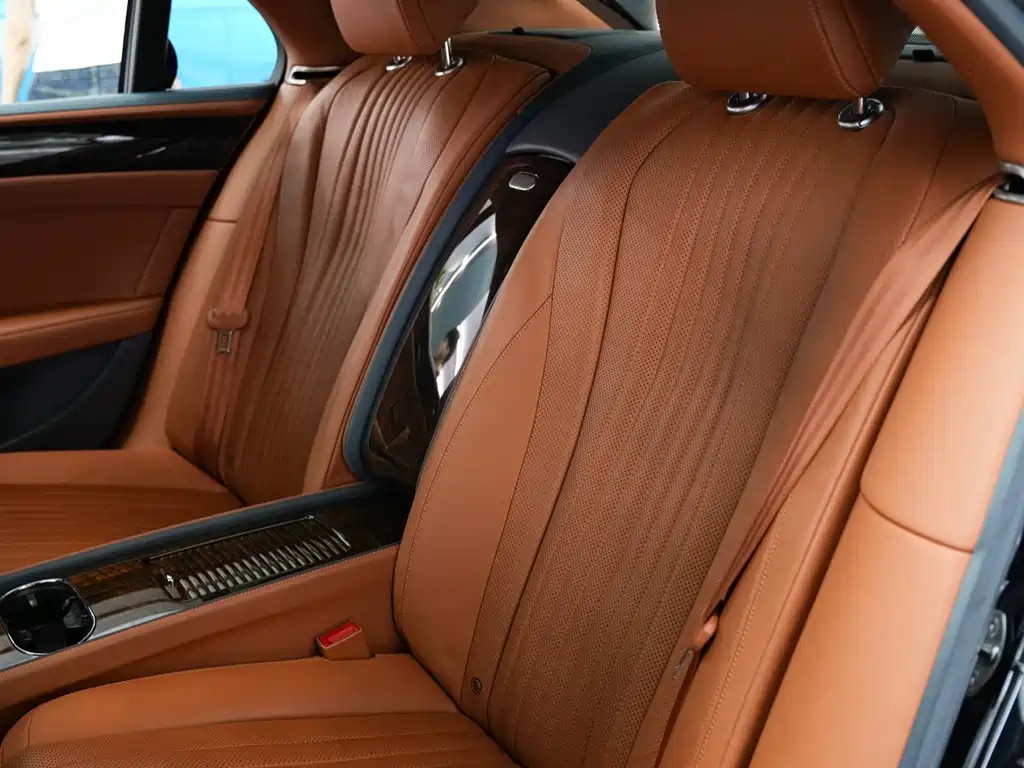 Bentley Flying Spur — фото 11