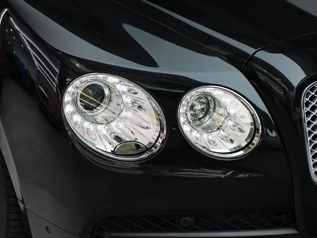 Bentley Flying Spur — фото 14
