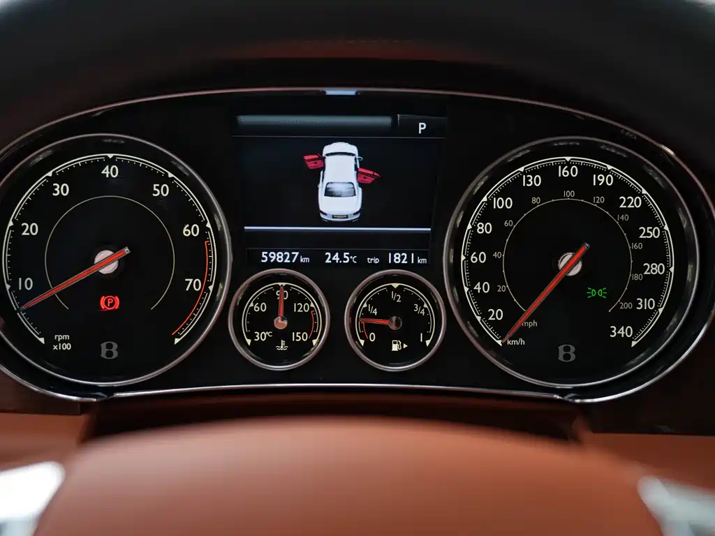 Bentley Flying Spur — фото 17