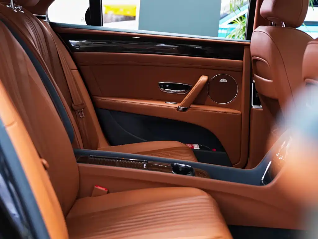 Bentley Flying Spur — фото 21