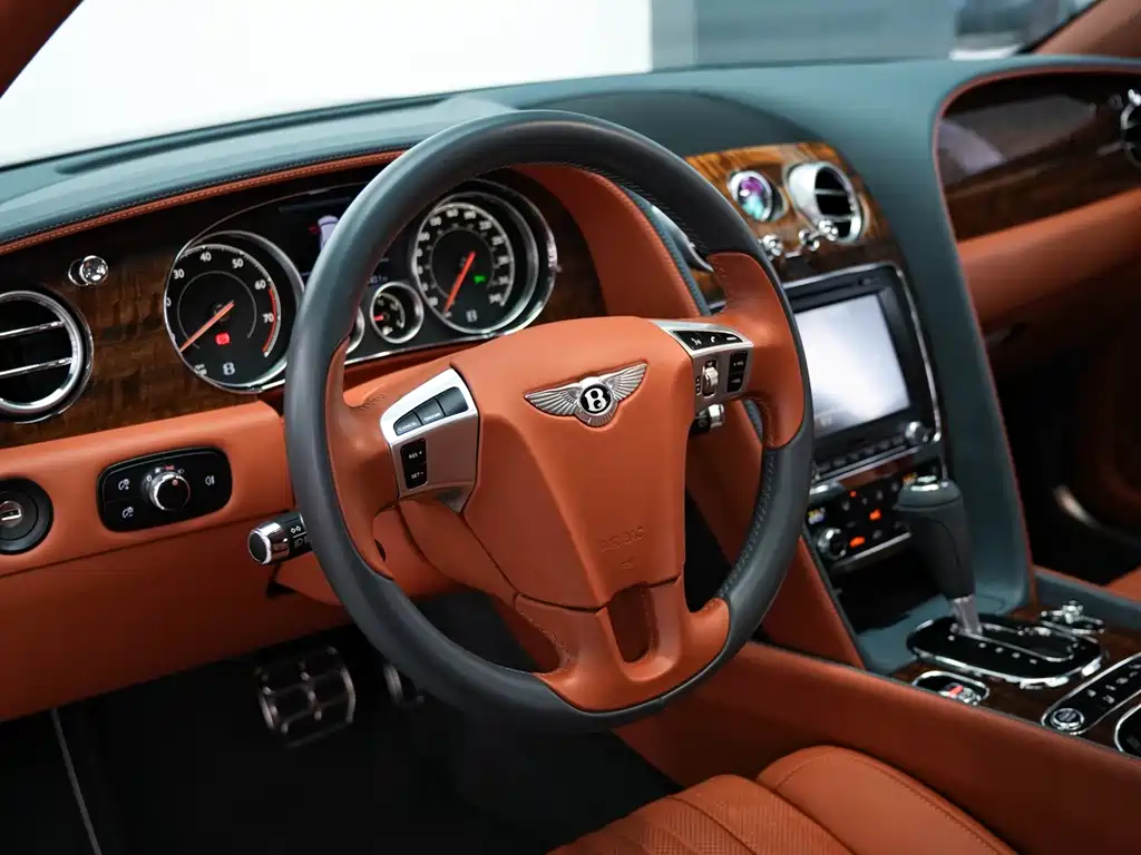 Bentley Flying Spur — фото 4