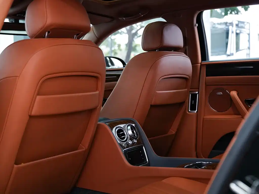 Bentley Flying Spur — фото 5