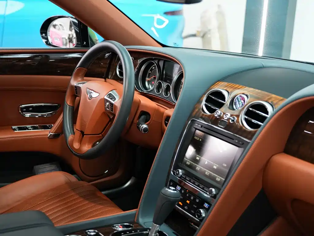 Bentley Flying Spur — фото 6
