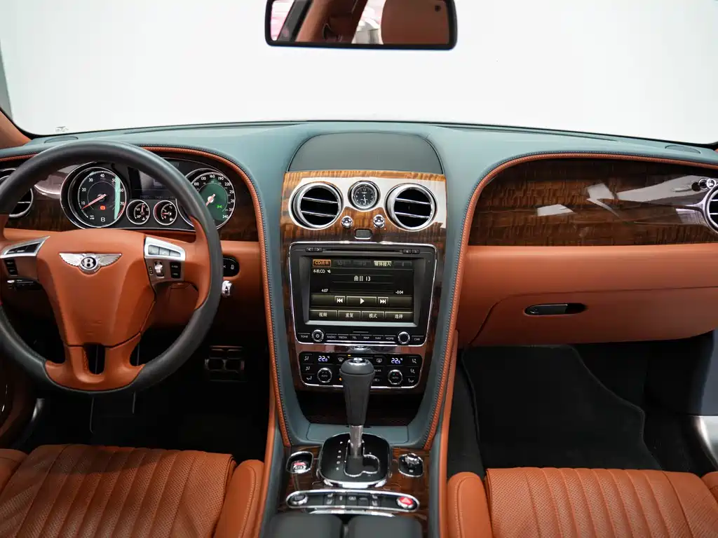 Bentley Flying Spur — фото 9