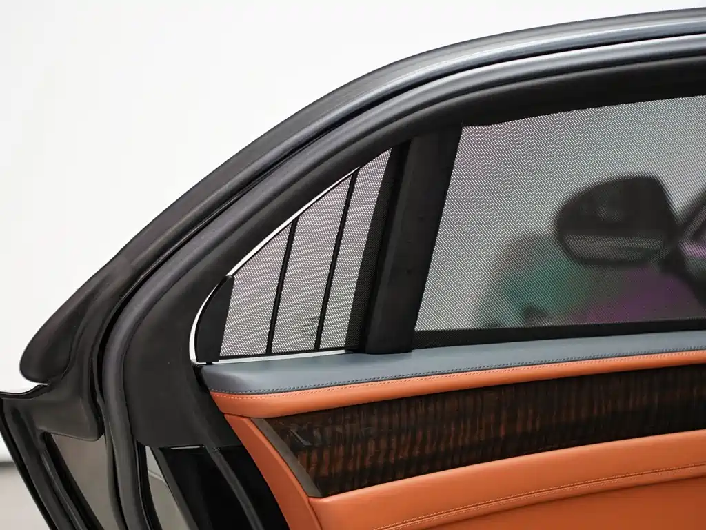 Bentley Flying Spur — фото 10