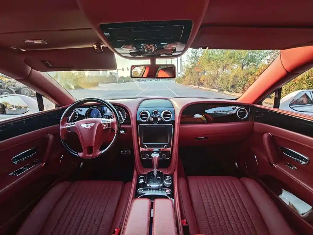 Bentley Flying Spur — фото 6