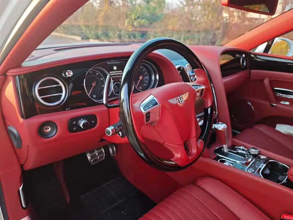 Bentley Flying Spur — фото 8