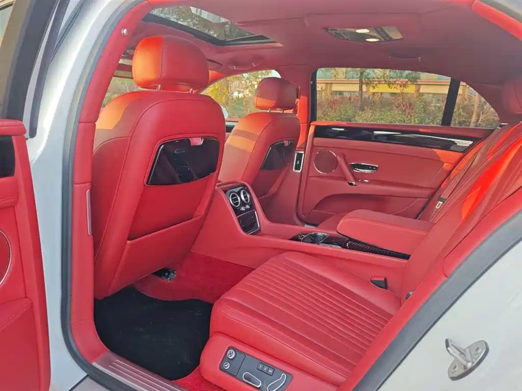 Bentley Flying Spur — фото 9