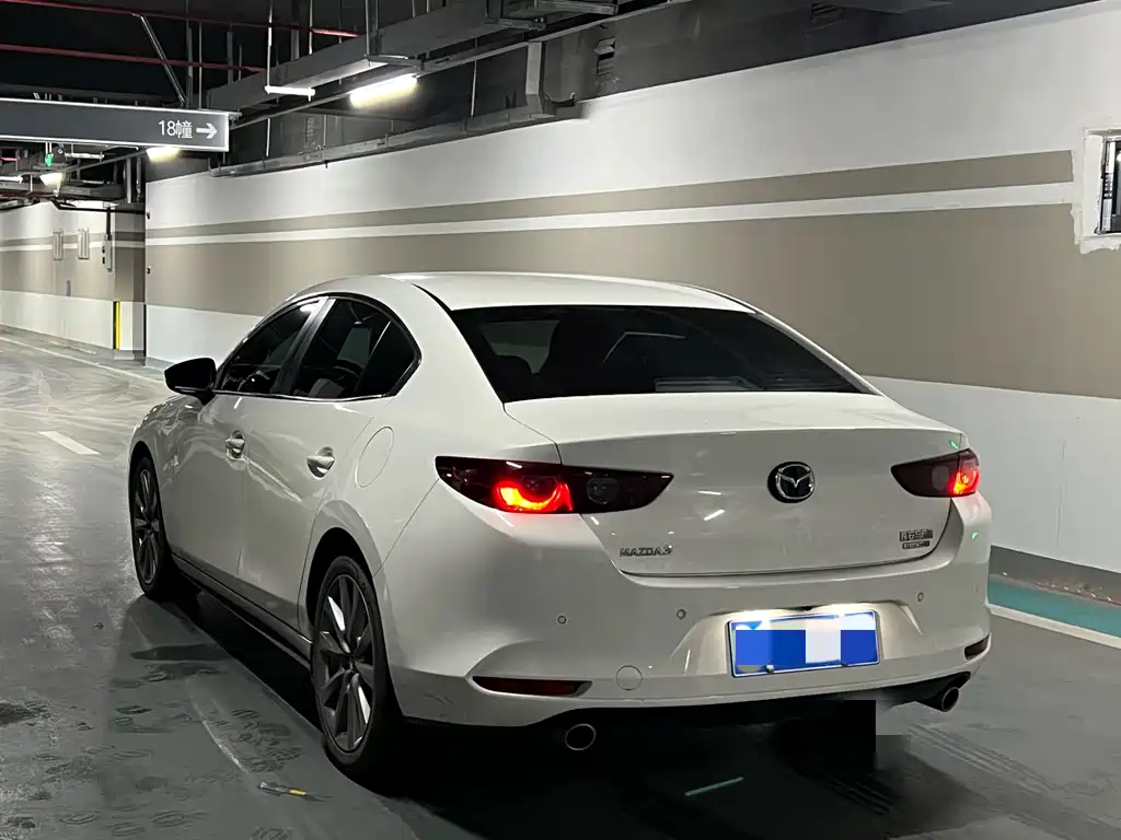 Mazda 3 Axela — фото 13
