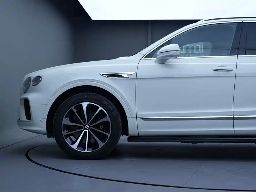 Bentley Bentayga — фото 5