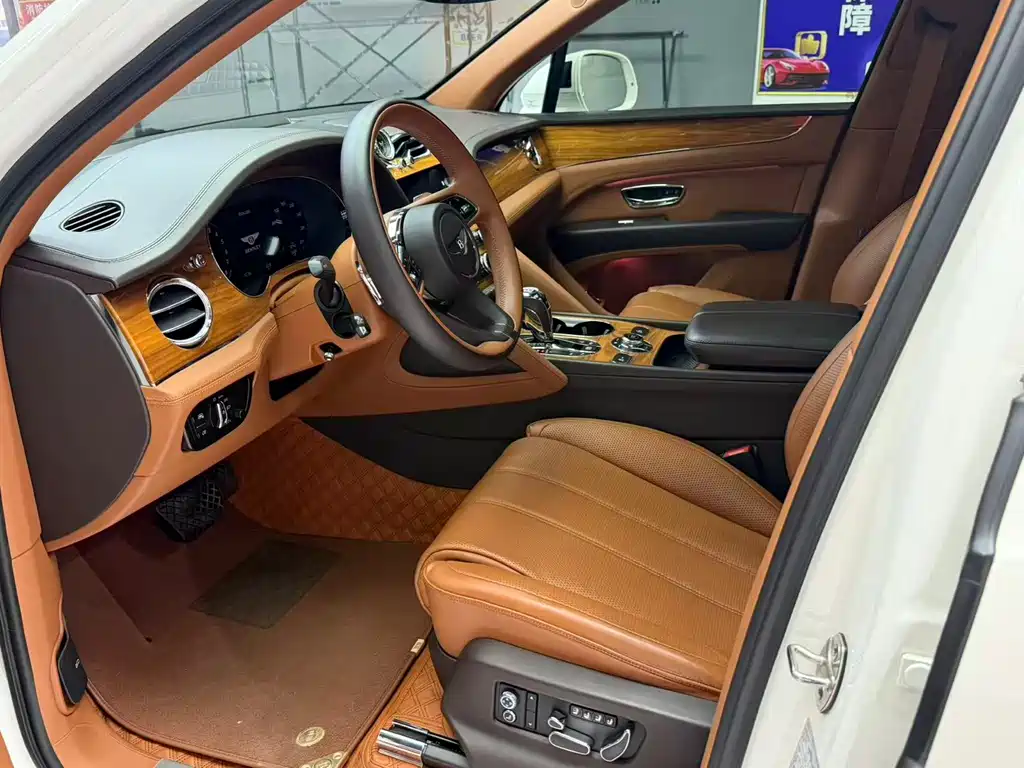 Bentley Bentayga PHEV — фото 4