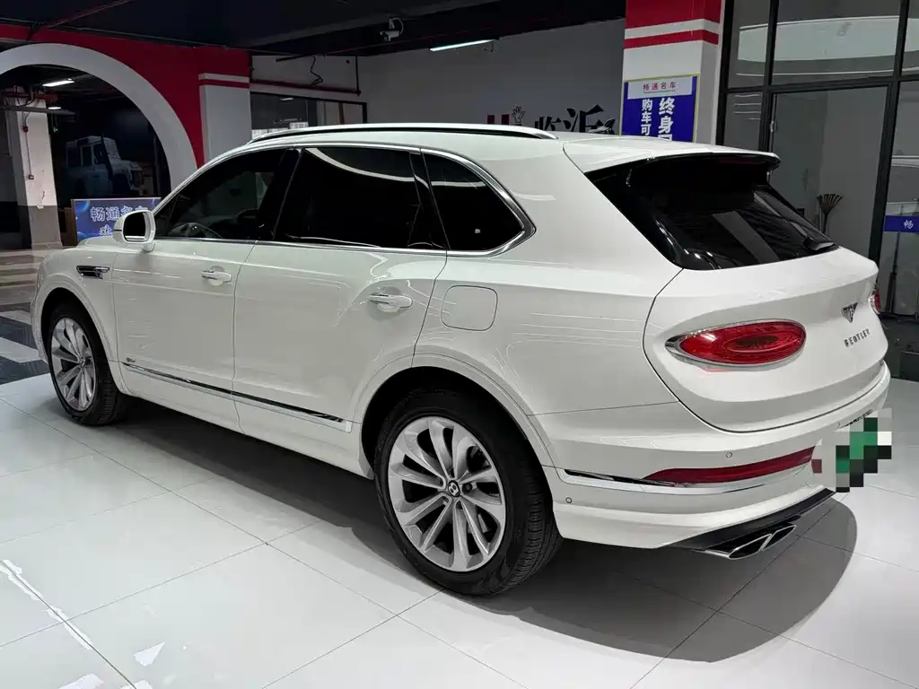 Bentley Bentayga PHEV — фото 7