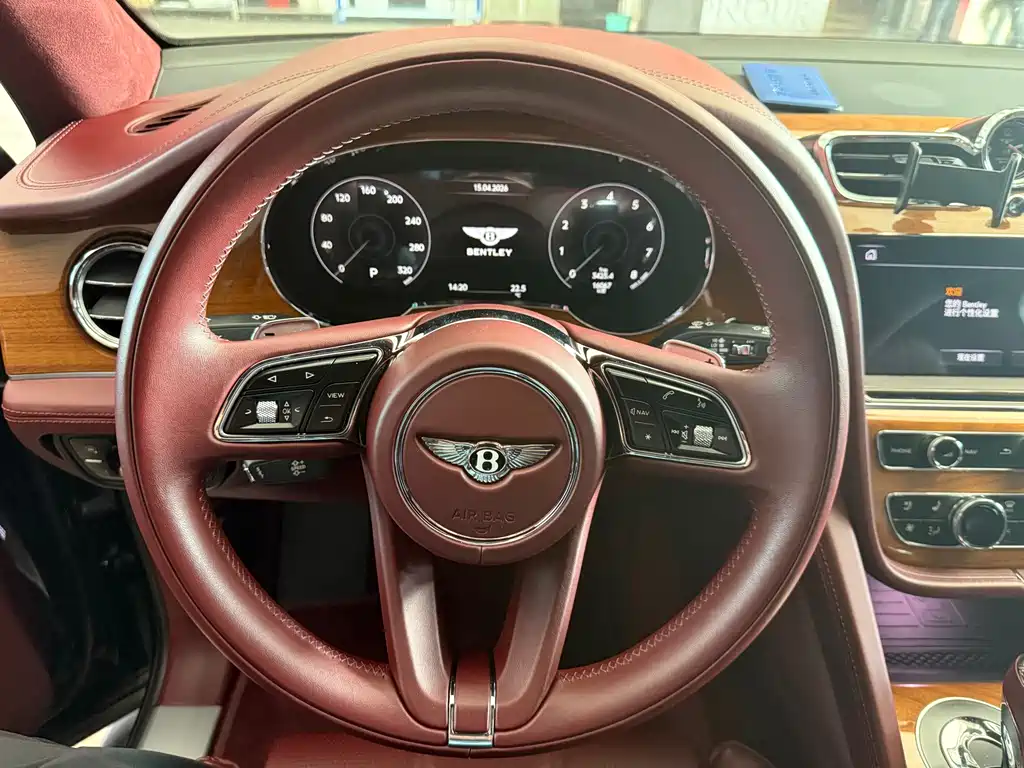 Bentley Bentayga — фото 10